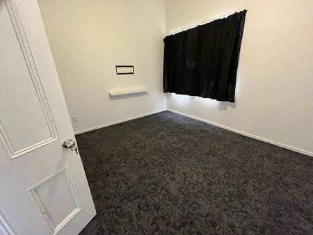 Newly Renovated 4-Bedroom Home for Rent - Photo 2