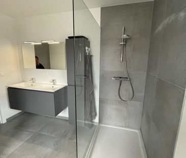 Drie slaapkamer EENGEZINSWONING met garage & tuin - Photo 5