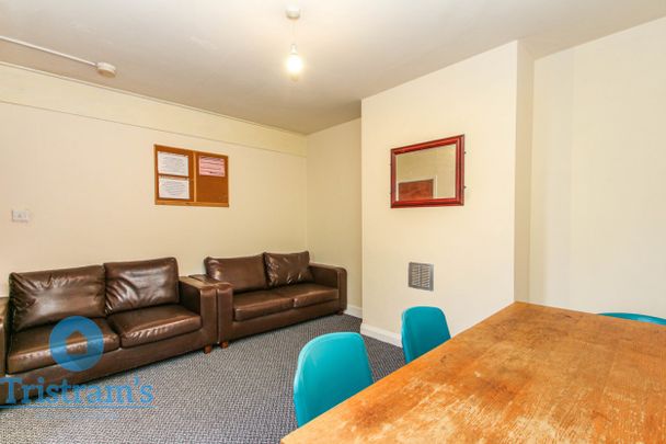 4 bed Semi-Detached House for Rent - Photo 1