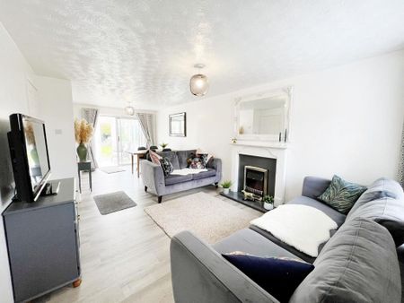 3 bedroom detached house to rent - Photo 4