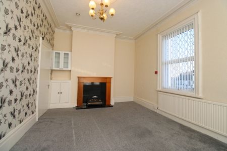 To Let 2 Bed Flat - Photo 2