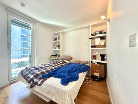 1 bedroom flat - Photo 2