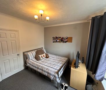 4 bedroom house, 1 en-suite - Photo 1