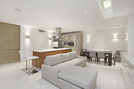 A beautifully presented and contemporary three-bedroom mews house to rent in the heart of Belgravia, SW1. - Photo 5