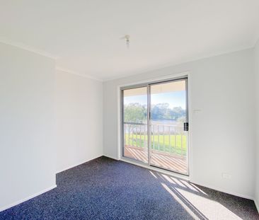 Spacious Two-Storey Home Overlooking Telarah Lagoon - Photo 4