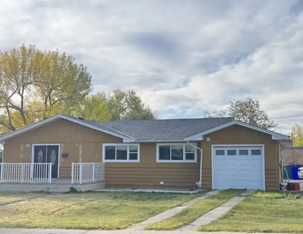 Three bedroom main floor for rent | 3 Holmwood Avenue Northwest, Calgary - Photo 1