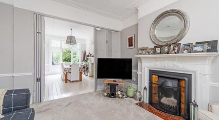 5 Bed Terraced House, Warner Road, N8 - Photo 2