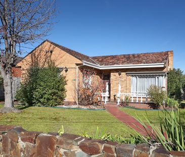 2 England Street, Bentleigh East VIC 3165 - House For Rent | Domain - Photo 5