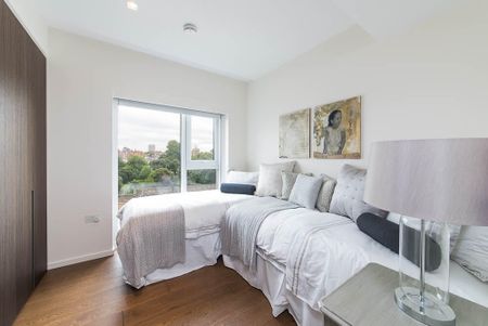 3 bedroom flat to rent - Photo 5