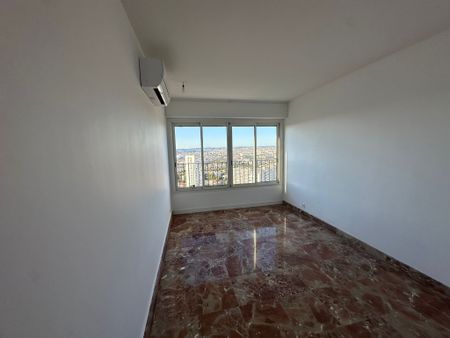 Location Appartement 5 pièces 96m² MARSEILLE 9ème - Photo 2