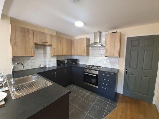 1 bedroom in a house share to rent - Photo 1