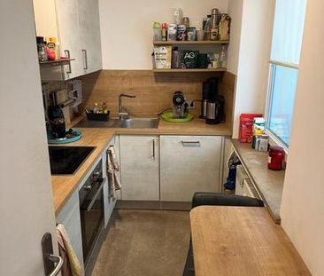 Helles, möbliertes WG-Zimmer an der Münchner Freiheit - Foto 1