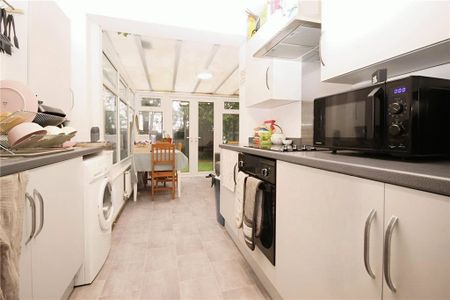 Guildford Park Avenue, Guildford, Surrey, GU2 7NN - Photo 4