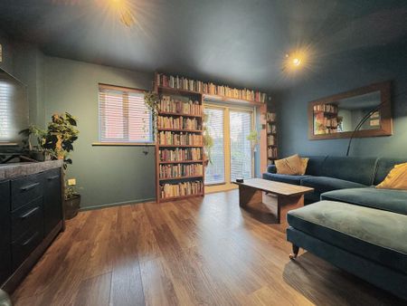 3 bedroom end of terrace house to rent - Photo 4