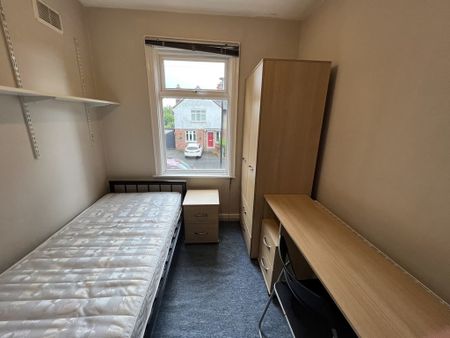 Third Avenue, Heworth - P2284 - Photo 2