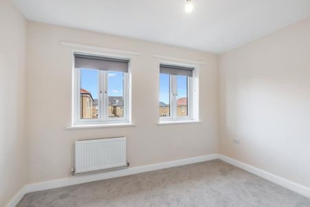 3 bedroom semi-detached house to rent - Photo 4