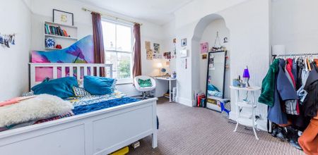 3 Bedroom, 1 bath, 1 reception Flat - Photo 4
