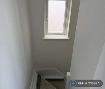 5 bedroom semi-detached house to rent - Photo 3
