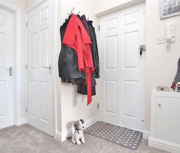 Southwood Avenue, Woking, Surrey, GU21 - Photo 2