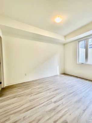 For Lease - 8 Steckley House Lane Unit# 212, Richmond Hill, Ontario - Photo 1