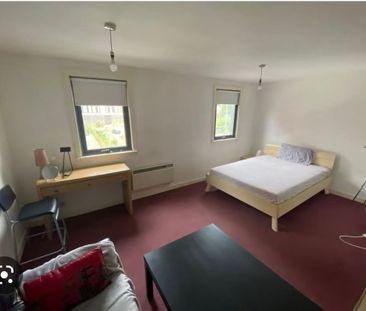 Studio Flat, Blackfriars Rd, G11 - Photo 1