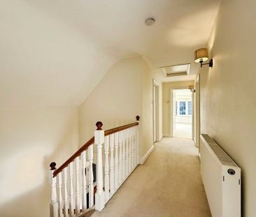 Knowl Hill, Woking, Surrey, GU22 7HL - Photo 3