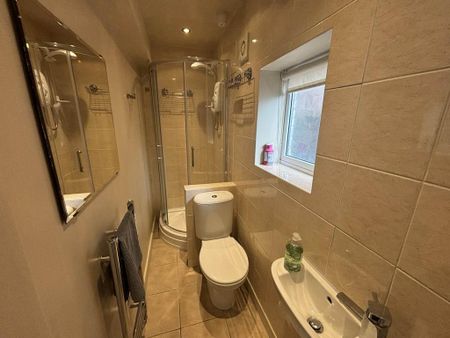 3 bedroom semi-detached house to rent - Photo 3