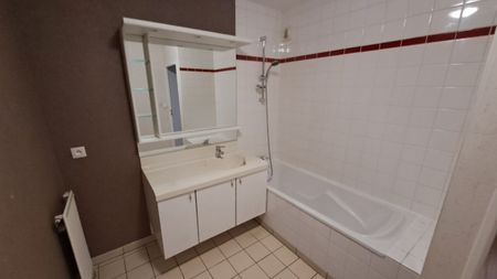 Location appartement T4 83.16m² à Reims (51100) Loyer CC * : 850.23 € Réf : ER.30439 - Photo 3