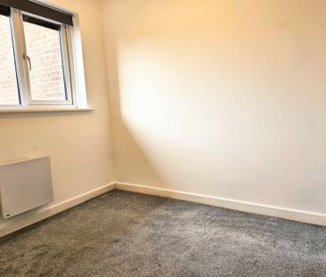 2 bedroom mid-terrace to rent Summertrees Court, Ashley - Photo 2