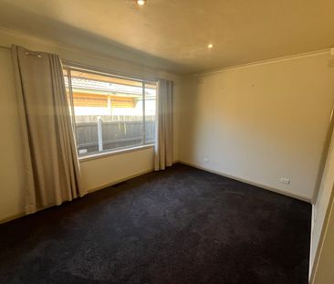 Generous 4-Bedroom Home - Photo 5