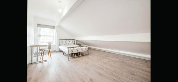 8 bedroom semi-detached house to rent - Photo 1