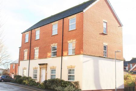 Gatehouse Court, Taunton - Photo 4