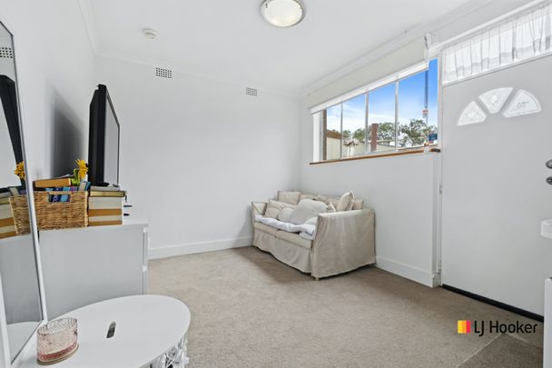 1 Bedroom Apartment in Weetangera - Photo 1