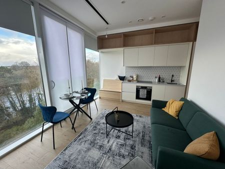 2 Bed Flat, Parkview, TW8 - Photo 2