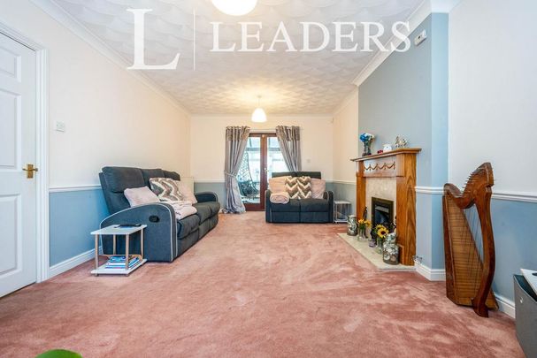 4 bedroom detached house to rent - Photo 1