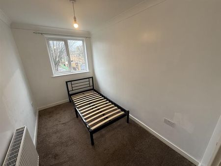 4 bedroom terraced house to rent - Photo 3