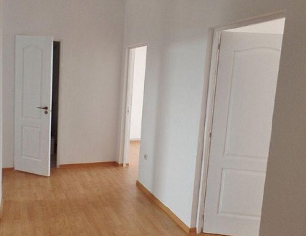 Schöne 2-Raum-Dachgeschoß-Wohnung mit Balkon - Foto 1