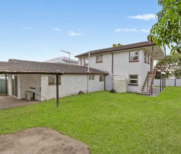 Massive Yard, 4 Large Bedrooms, Prime Location – Available Now! - Photo 3