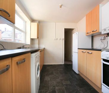 3 bedroom flat to rent - Photo 6