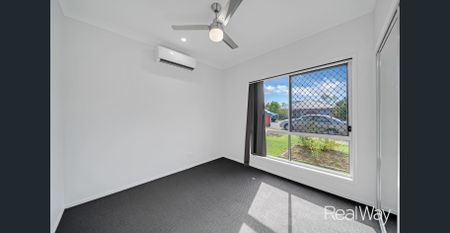 Contemporary 5 Bedroom Home with Dual Kitchens and Outdoor Entertaining with BBQ - Photo 4