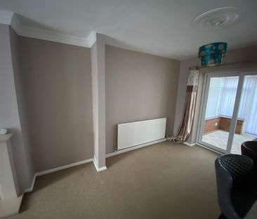 Queenswood Crescent - Photo 3