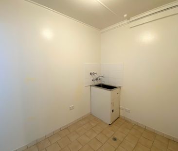 Cosy Three Bedroom Home, Gas cooking, WATER USAGE INCLUDED! - Photo 3