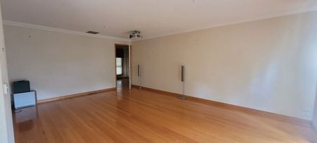 Spacious Family Home in Premium Lynbrook Location - Photo 4