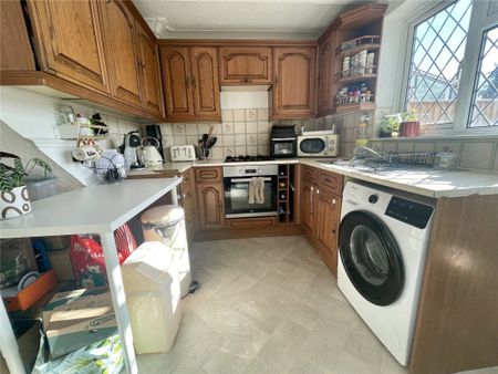 Sycamore Close, Poole, Dorset, BH17 - Photo 4