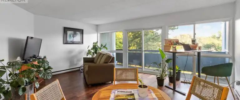 301 - 105 CONROY CRESCENT | 301 - 105 CONROY CRESCENT, Guelph - Photo 1