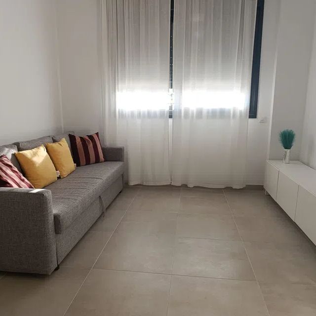 Alquiler de piso en Calle Torremolinos - Photo 1