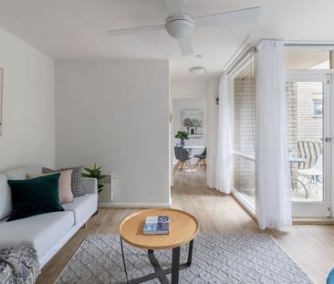 Bright and Stylish Apartment in Prahran - Photo 4