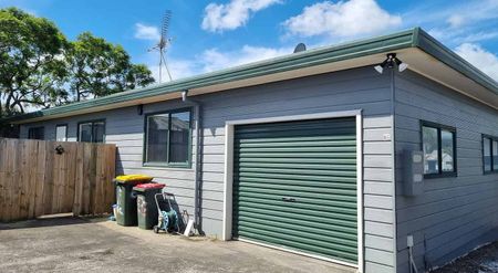 Charming Fully Fenced 3 bedroom home for rent! - Photo 3