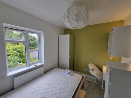 5 bedroom semi-detached house to rent - Photo 3