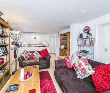 2 bedroom apartment to rent - Photo 2